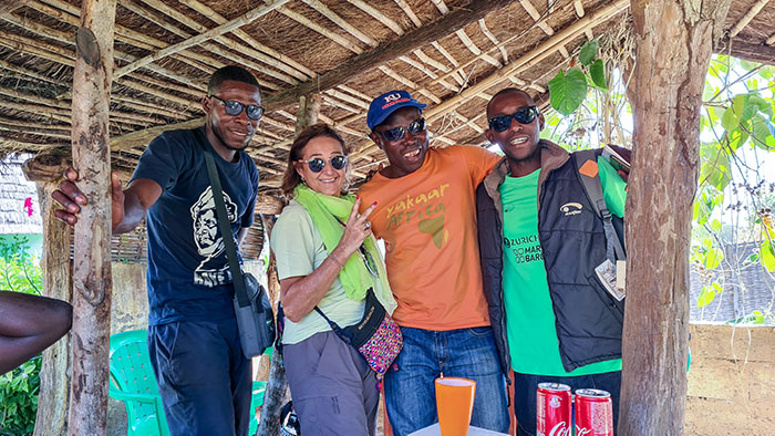 Demba con turistas por senegal_guasenegal.com